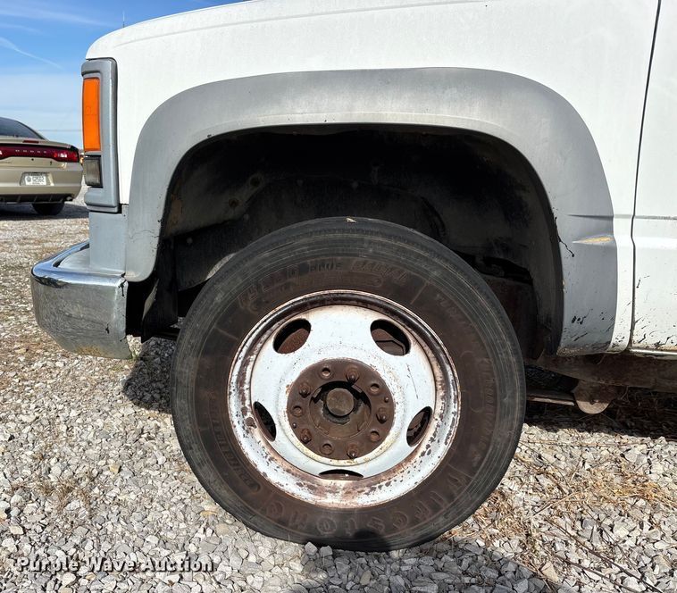 image for item DW7273 2001 Chevrolet Silverado 3500 utility bed pickup truck