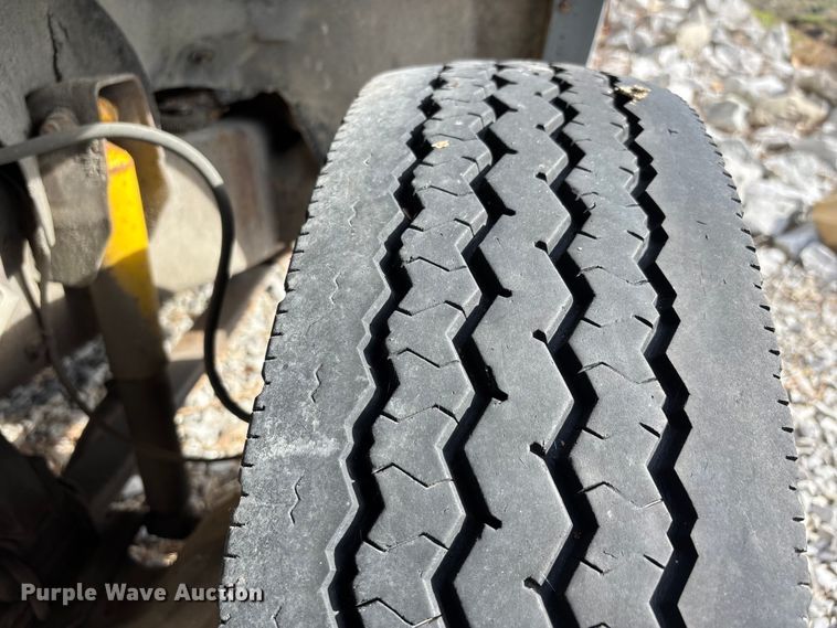 image for item DW7273 2001 Chevrolet Silverado 3500 utility bed pickup truck