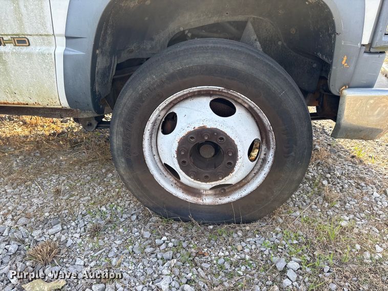 image for item DW7273 2001 Chevrolet Silverado 3500 utility bed pickup truck