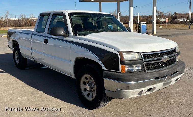 image for item DW7282 2006 Chevrolet Silverado 1500 Ext. Cab pickup truck