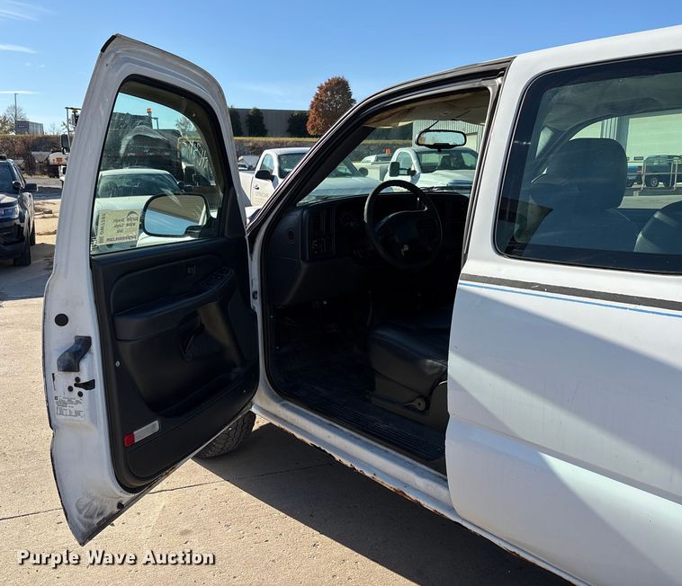 image for item DW7282 2006 Chevrolet Silverado 1500 Ext. Cab pickup truck