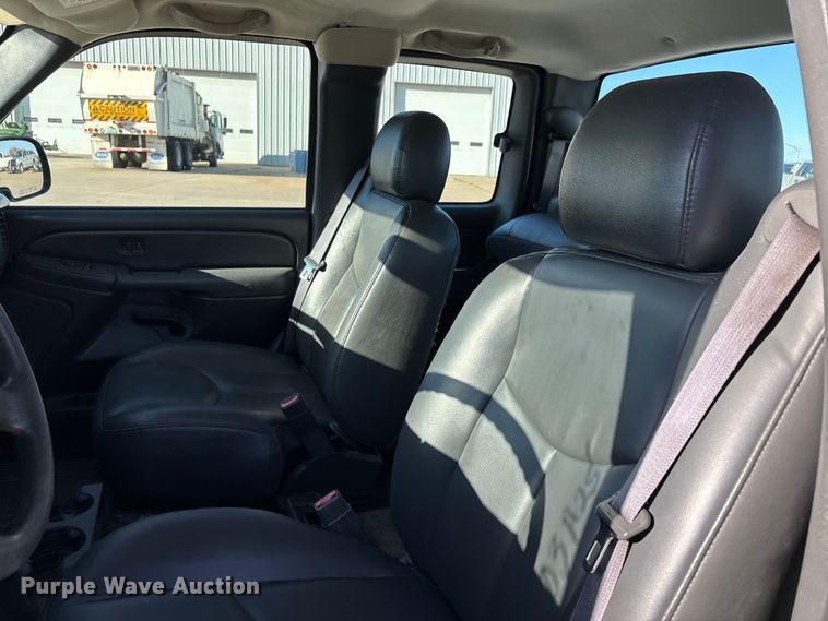 image for item DW7282 2006 Chevrolet Silverado 1500 Ext. Cab pickup truck