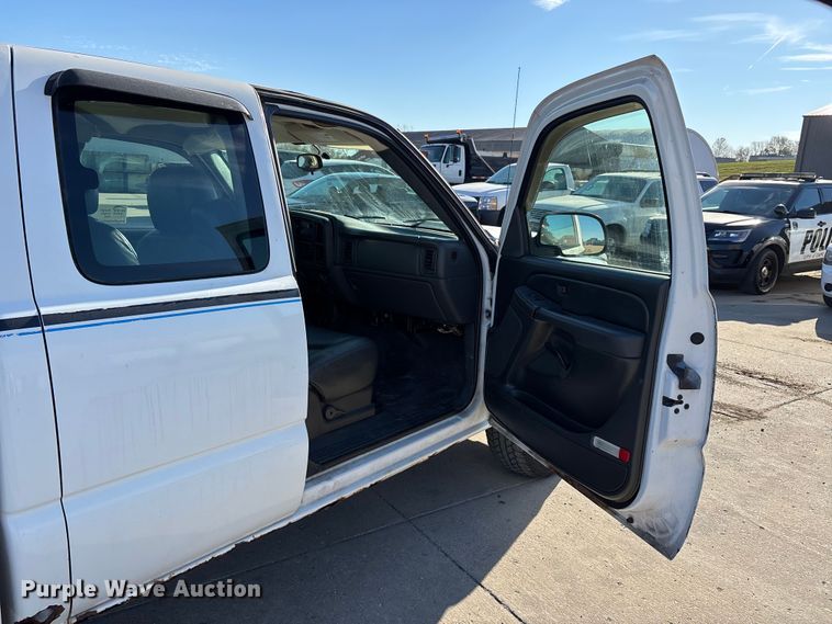 image for item DW7282 2006 Chevrolet Silverado 1500 Ext. Cab pickup truck