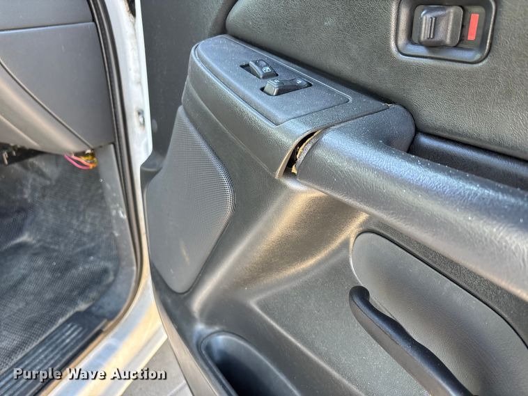 image for item DW7282 2006 Chevrolet Silverado 1500 Ext. Cab pickup truck