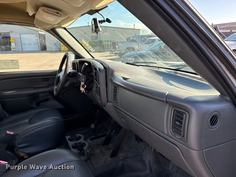 image for item DW7282 2006 Chevrolet Silverado 1500 Ext. Cab pickup truck