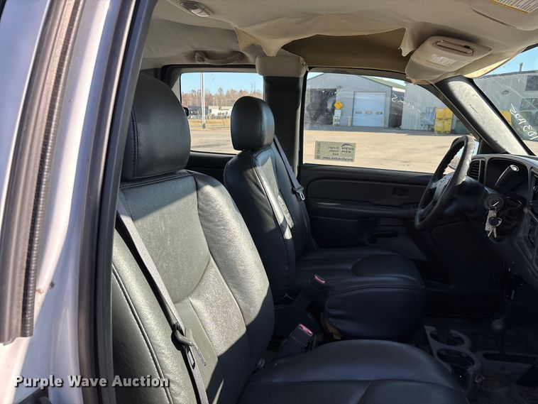 image for item DW7282 2006 Chevrolet Silverado 1500 Ext. Cab pickup truck