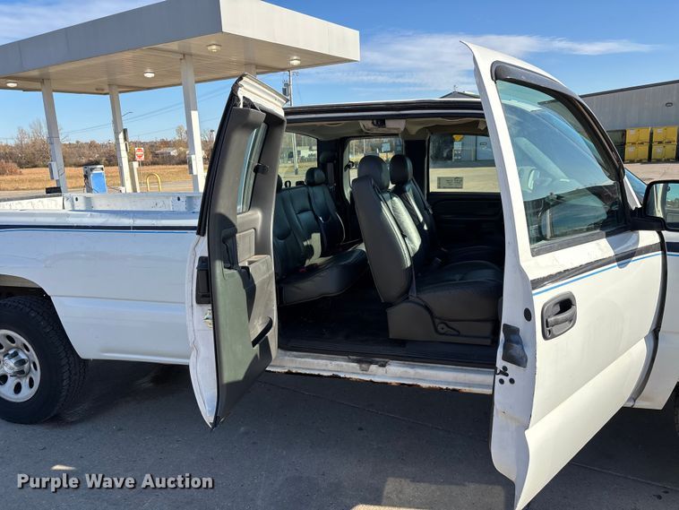 image for item DW7282 2006 Chevrolet Silverado 1500 Ext. Cab pickup truck