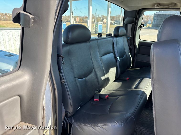 image for item DW7282 2006 Chevrolet Silverado 1500 Ext. Cab pickup truck