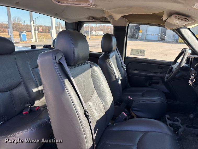 image for item DW7282 2006 Chevrolet Silverado 1500 Ext. Cab pickup truck