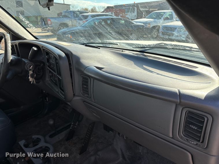 image for item DW7282 2006 Chevrolet Silverado 1500 Ext. Cab pickup truck