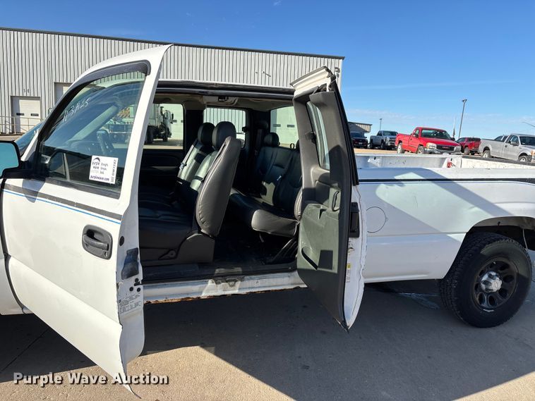 image for item DW7282 2006 Chevrolet Silverado 1500 Ext. Cab pickup truck