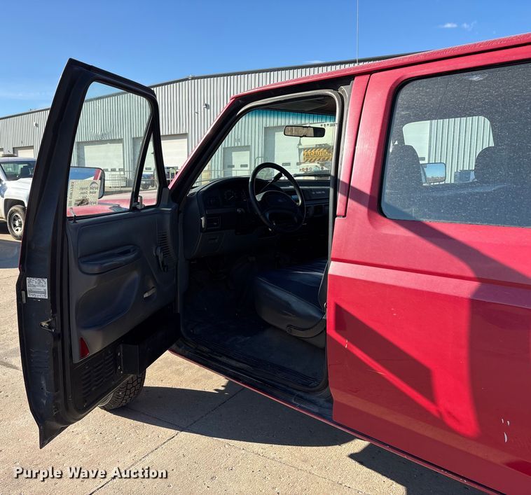 image for item DW7283 1993 Ford F350 XL Crew Cab pickup truck