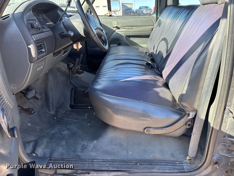 image for item DW7283 1993 Ford F350 XL Crew Cab pickup truck