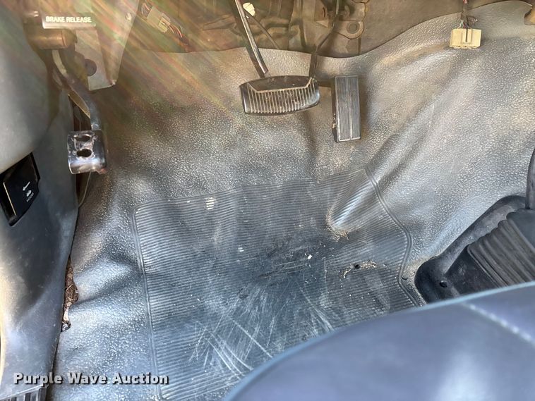 image for item DW7283 1993 Ford F350 XL Crew Cab pickup truck