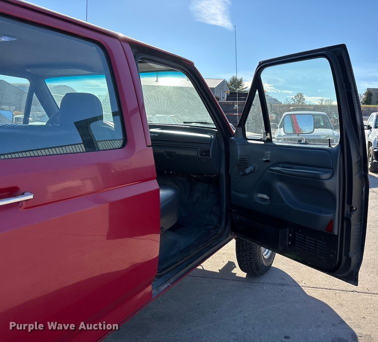 image for item DW7283 1993 Ford F350 XL Crew Cab pickup truck