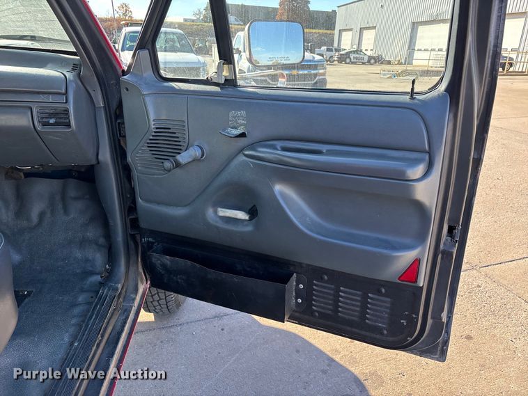 image for item DW7283 1993 Ford F350 XL Crew Cab pickup truck