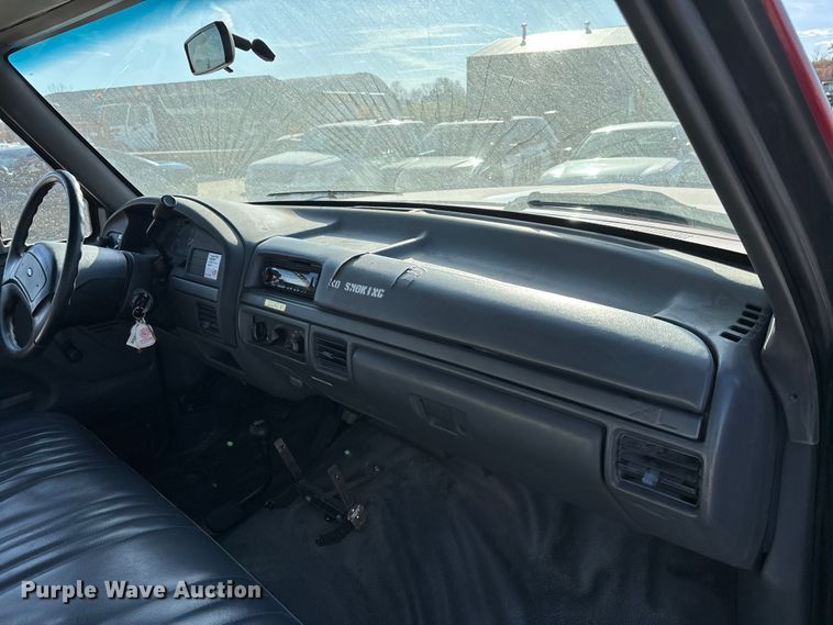 image for item DW7283 1993 Ford F350 XL Crew Cab pickup truck