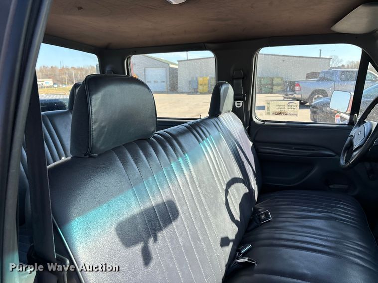 image for item DW7283 1993 Ford F350 XL Crew Cab pickup truck