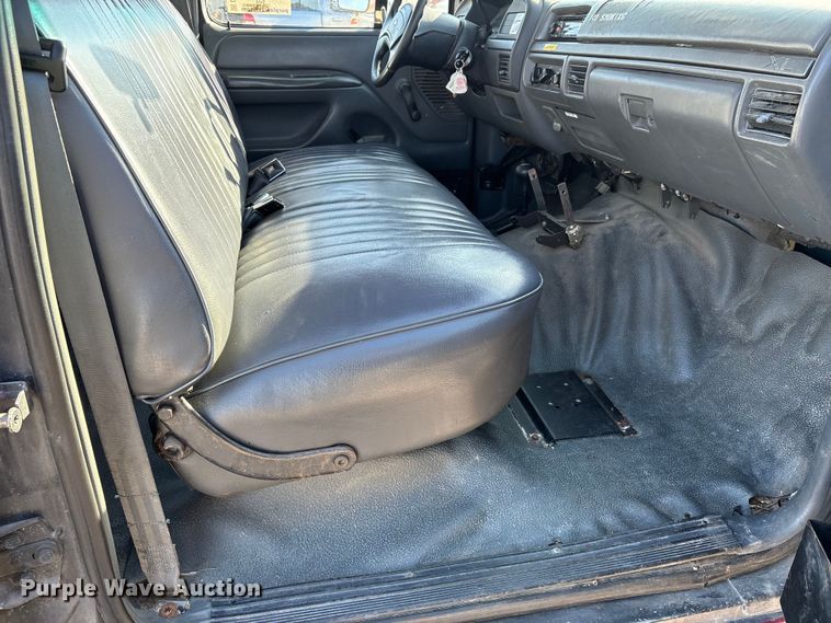 image for item DW7283 1993 Ford F350 XL Crew Cab pickup truck