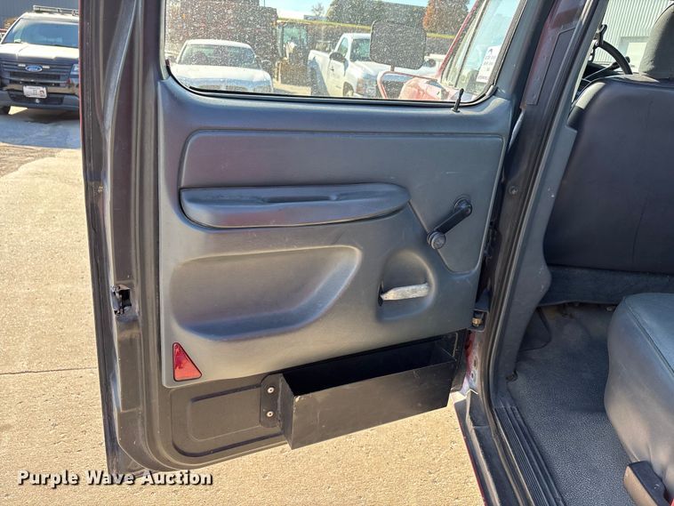 image for item DW7283 1993 Ford F350 XL Crew Cab pickup truck