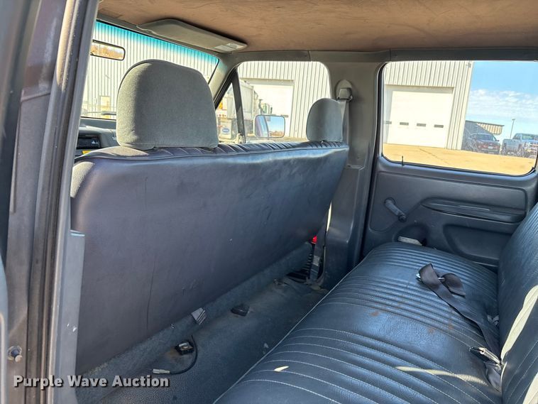 image for item DW7283 1993 Ford F350 XL Crew Cab pickup truck