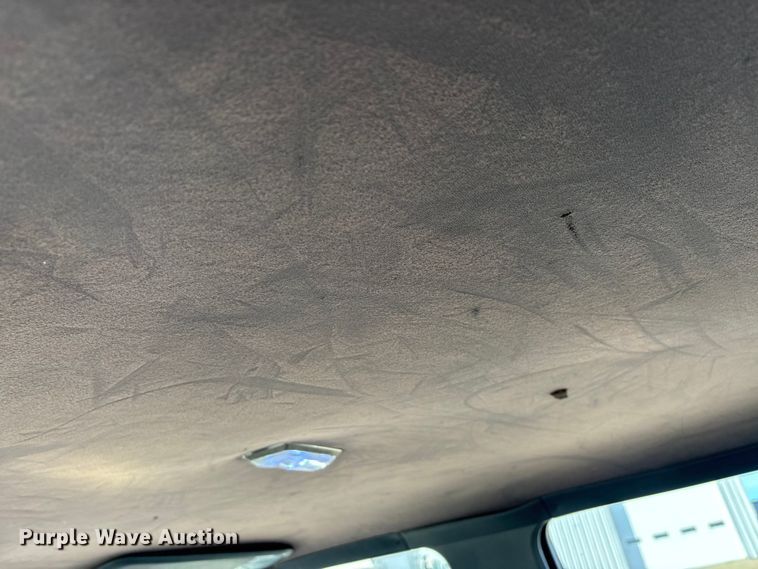 image for item DW7283 1993 Ford F350 XL Crew Cab pickup truck