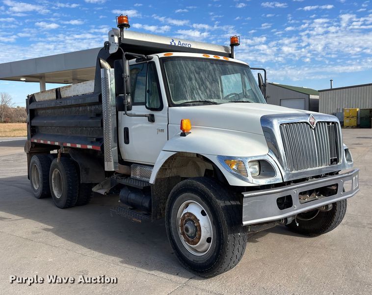 image for item DW7284 2005 International 7400 dump truck