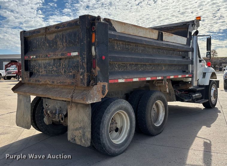 image for item DW7284 2005 International 7400 dump truck