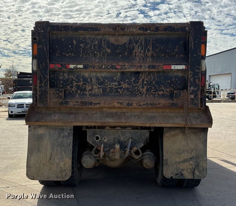 image for item DW7284 2005 International 7400 dump truck