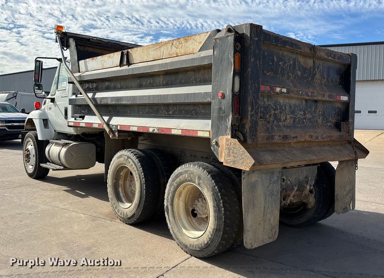 image for item DW7284 2005 International 7400 dump truck