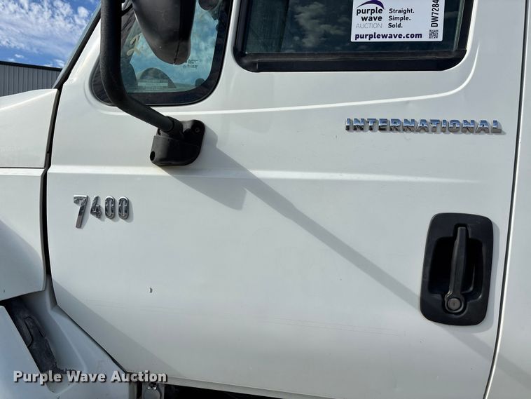 image for item DW7284 2005 International 7400 dump truck