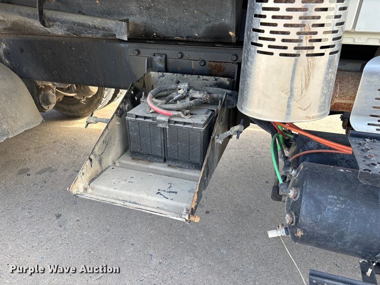 image for item DW7284 2005 International 7400 dump truck