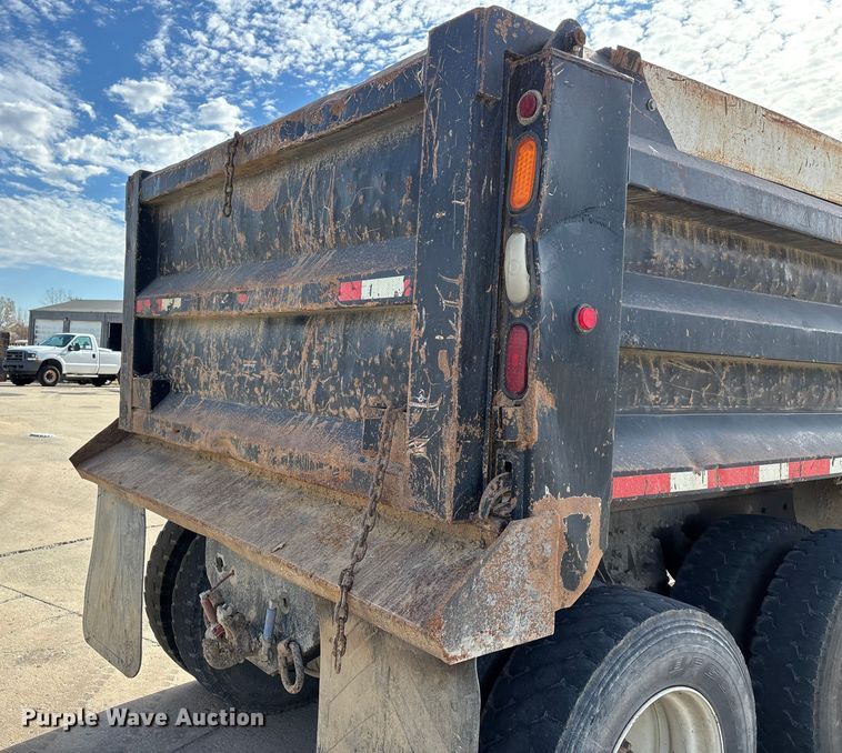 image for item DW7284 2005 International 7400 dump truck