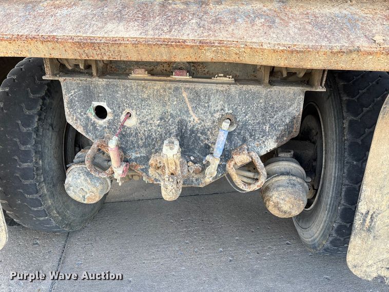 image for item DW7284 2005 International 7400 dump truck