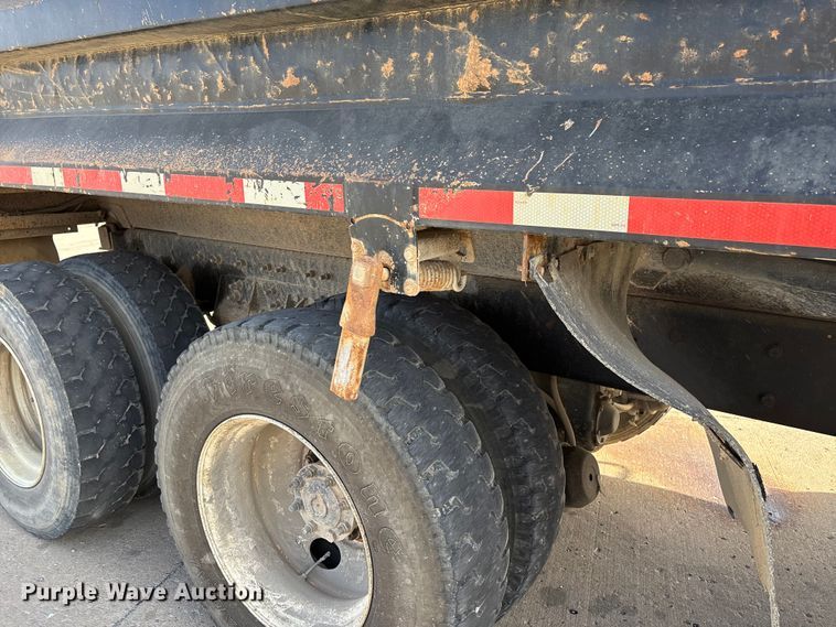 image for item DW7284 2005 International 7400 dump truck