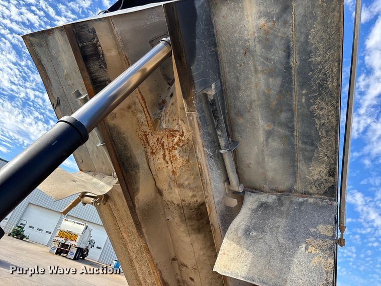 image for item DW7284 2005 International 7400 dump truck