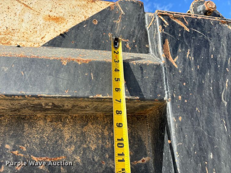 image for item DW7284 2005 International 7400 dump truck