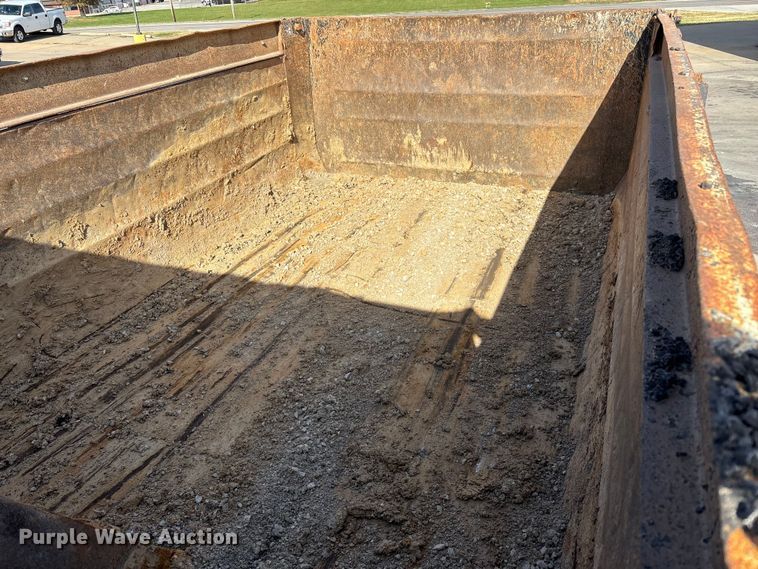 image for item DW7284 2005 International 7400 dump truck