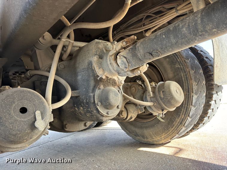 image for item DW7284 2005 International 7400 dump truck