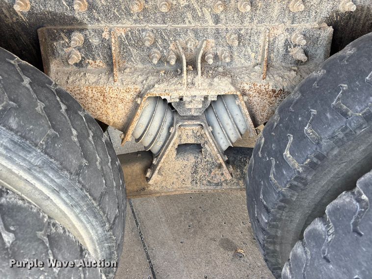 image for item DW7284 2005 International 7400 dump truck