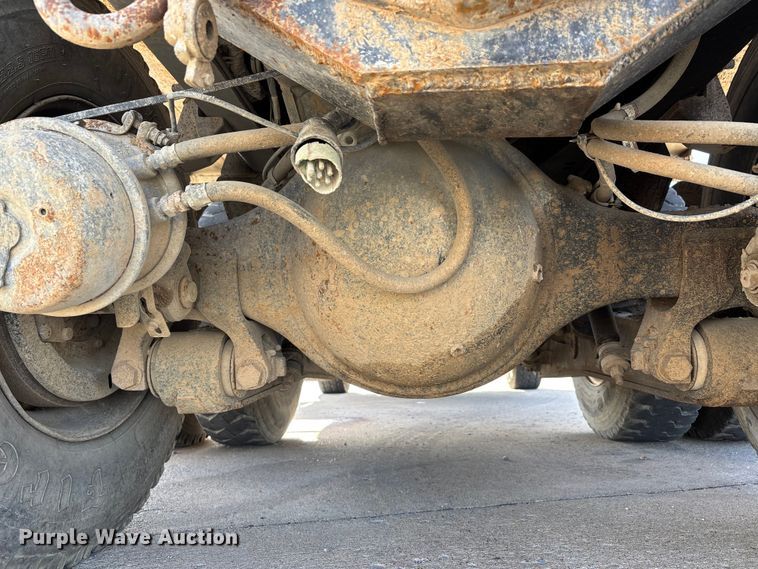 image for item DW7284 2005 International 7400 dump truck