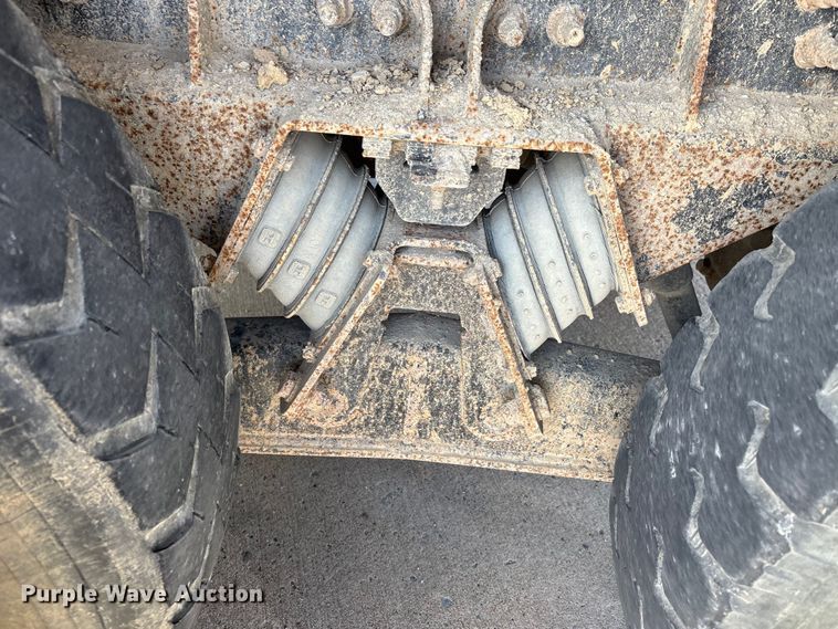 image for item DW7284 2005 International 7400 dump truck