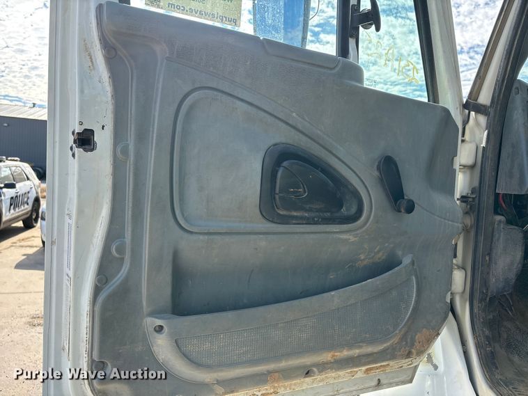 image for item DW7284 2005 International 7400 dump truck