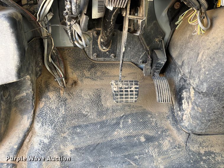 image for item DW7284 2005 International 7400 dump truck