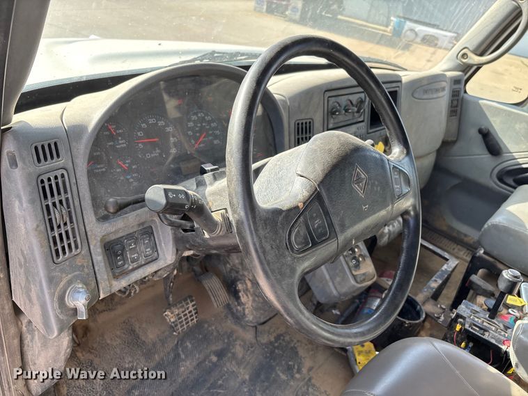 image for item DW7284 2005 International 7400 dump truck