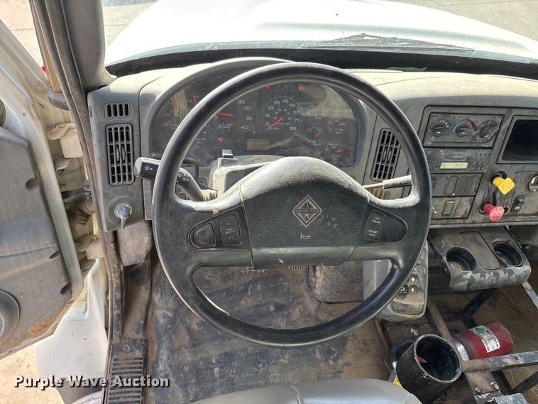 image for item DW7284 2005 International 7400 dump truck