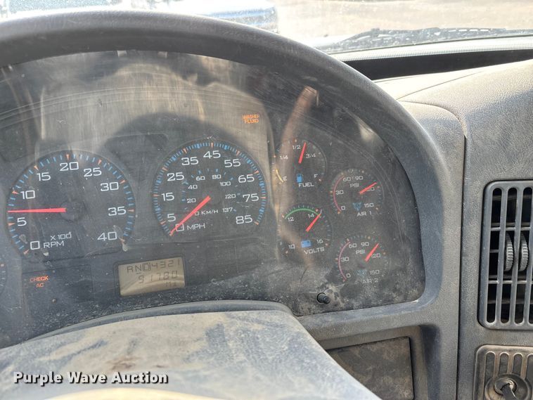 image for item DW7284 2005 International 7400 dump truck