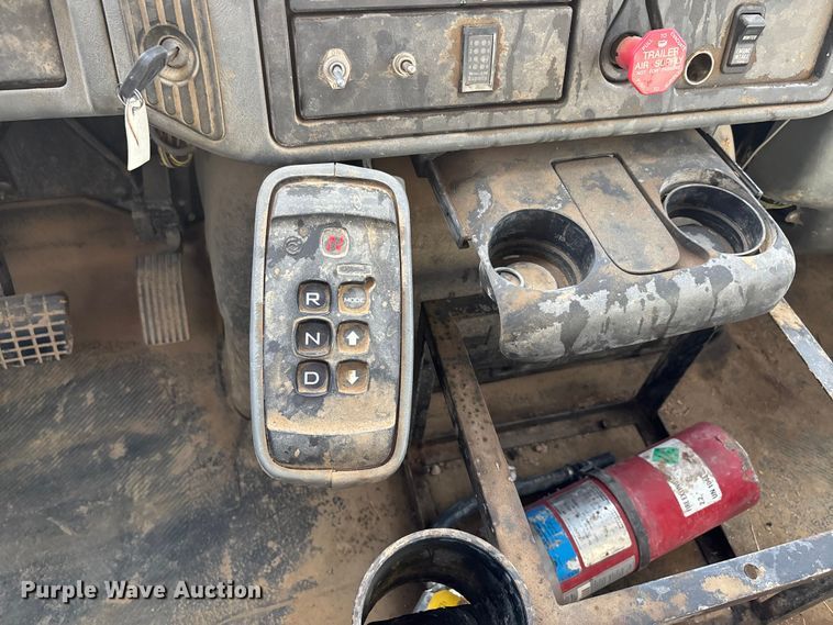 image for item DW7284 2005 International 7400 dump truck