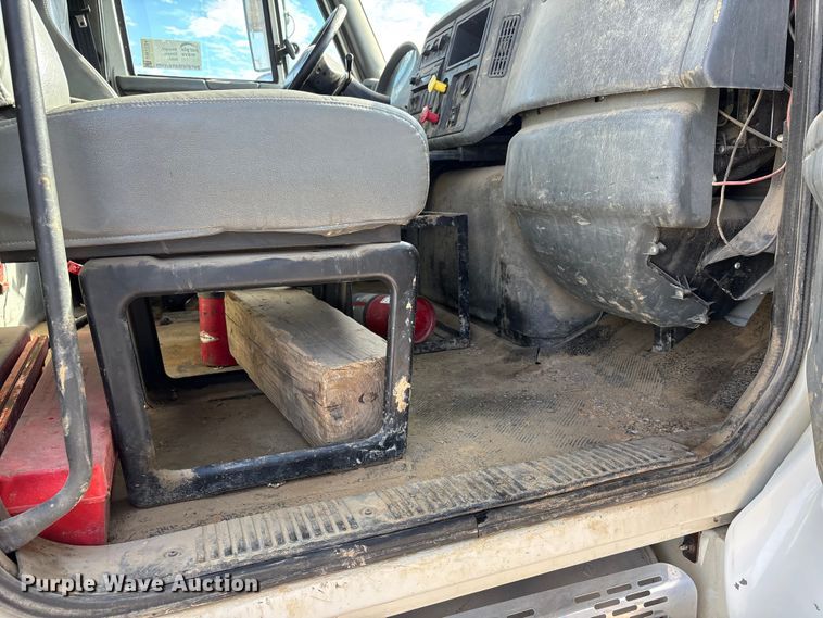 image for item DW7284 2005 International 7400 dump truck