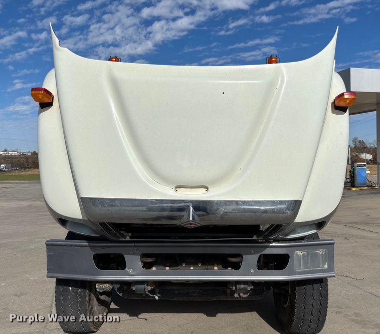 image for item DW7284 2005 International 7400 dump truck